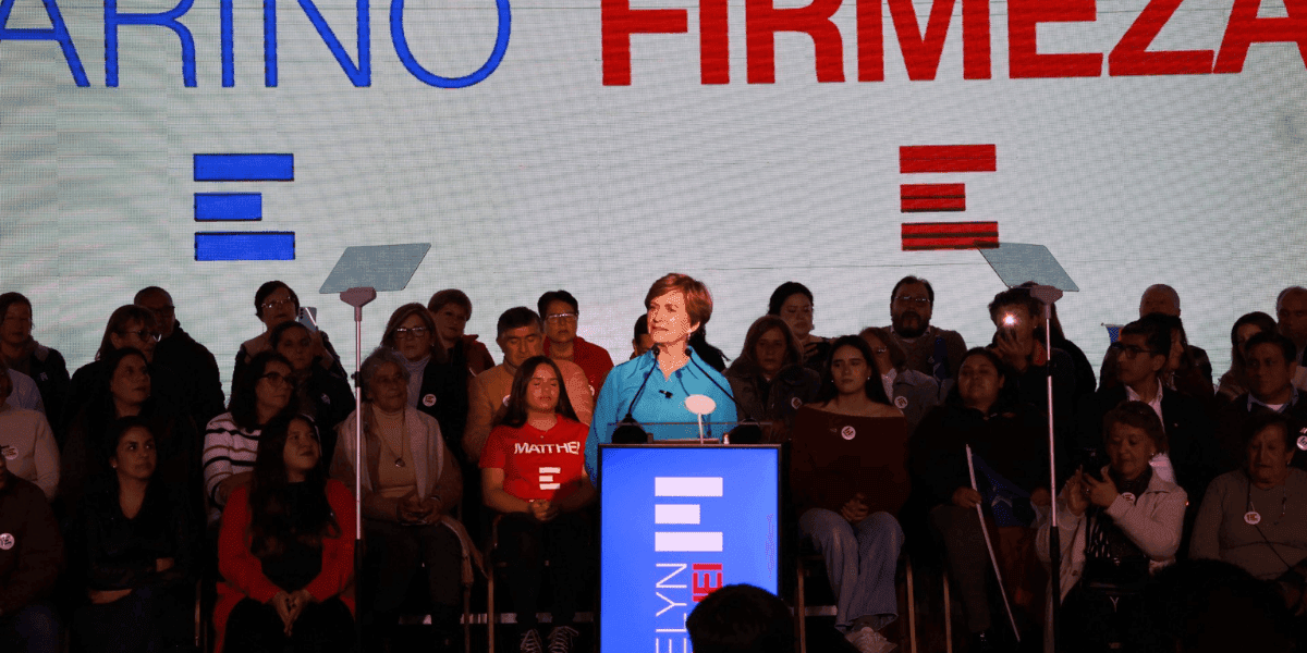 Con las manos en el piano